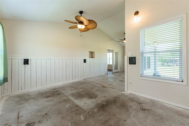Building Photo - 5383 Wilson Ave