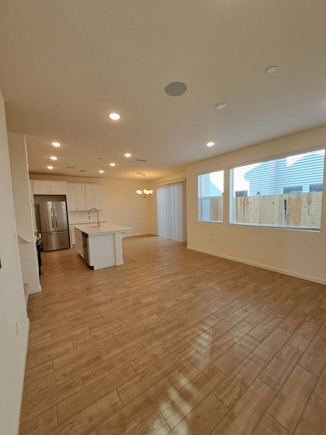 Building Photo - Beautiful 3-Bedroom Home in Gated Clovis Community!