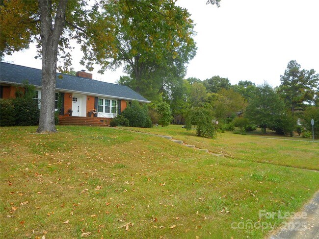 Building Photo - 8917 Nottoway Dr