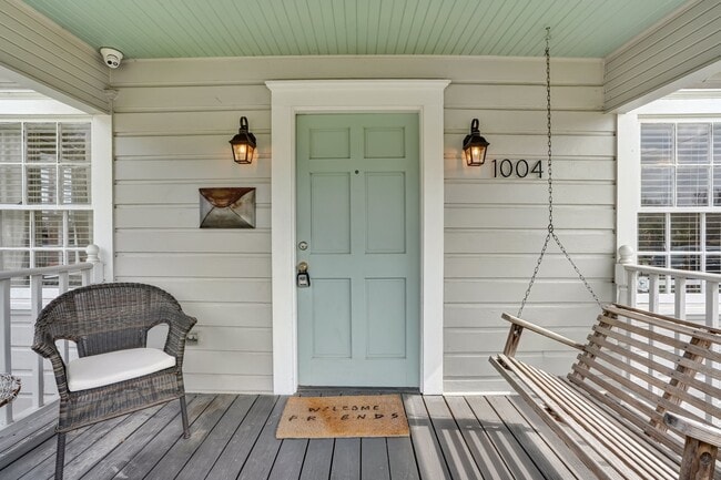 Building Photo - 1004 Lawrence St