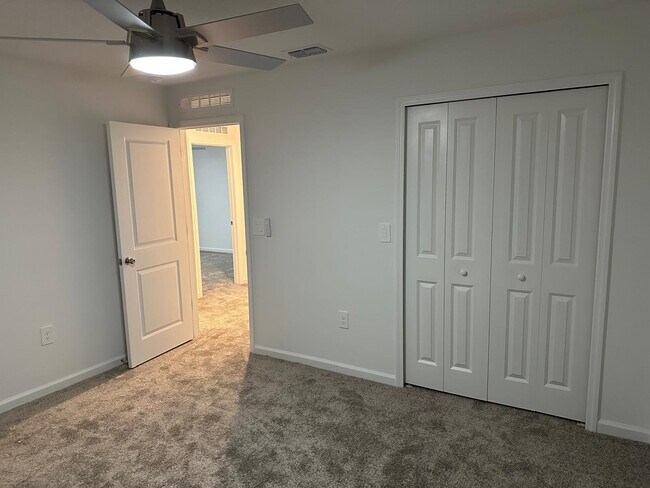 Building Photo - 4 Bed / 2.5 Bath Home – Available Septembe...