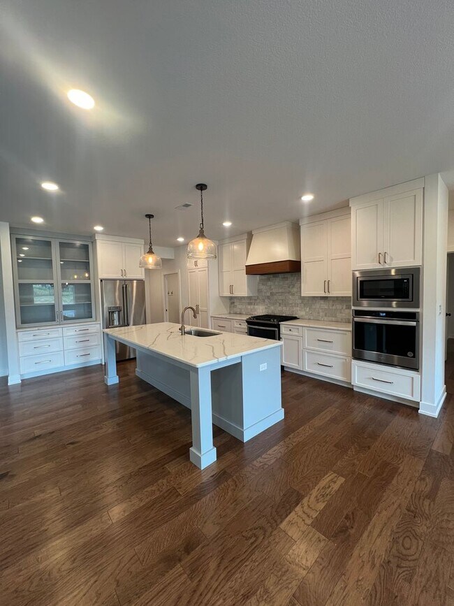 Building Photo - 3304 Wentworth Dr