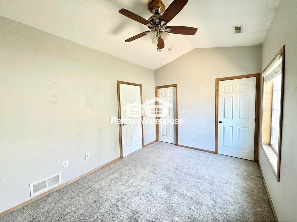 Building Photo - 2000 Meadow Ct