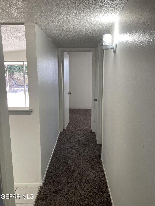 Building Photo - 2105 Villa Plata Dr