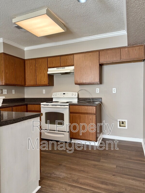Building Photo - 5996 Parktree Cove