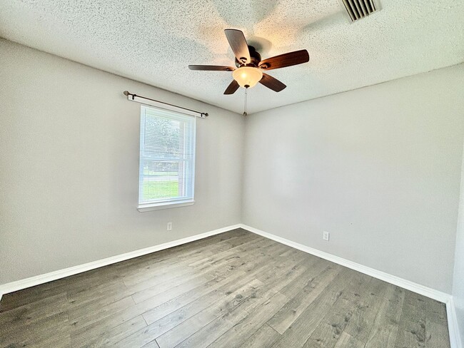 Building Photo - 4904 Andrea Ln