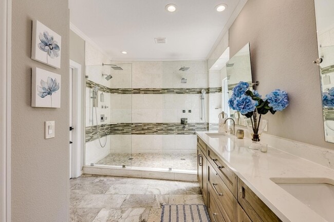 Building Photo - 12727 Cloud Mountain Crossing