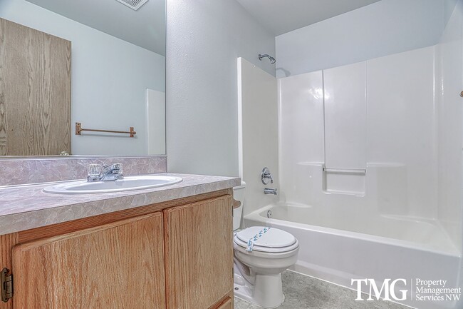 Building Photo - 3BD Ranch Style Home In Great Orchards Location!  Fully Fenced Yard!