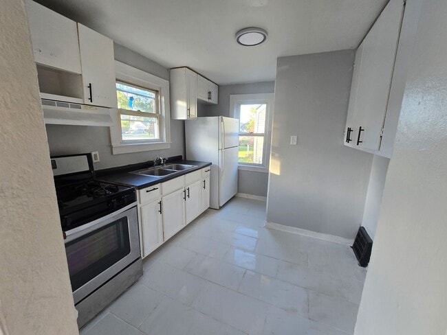 Building Photo - 1808 N Merrifield Ave