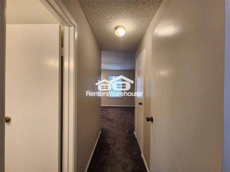 Building Photo - 17742 Kings Park Ln
