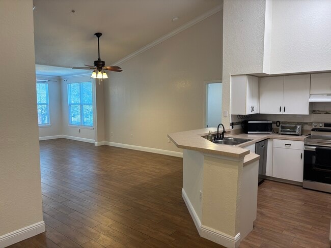 Building Photo - 4142 Central Sarasota Pkwy