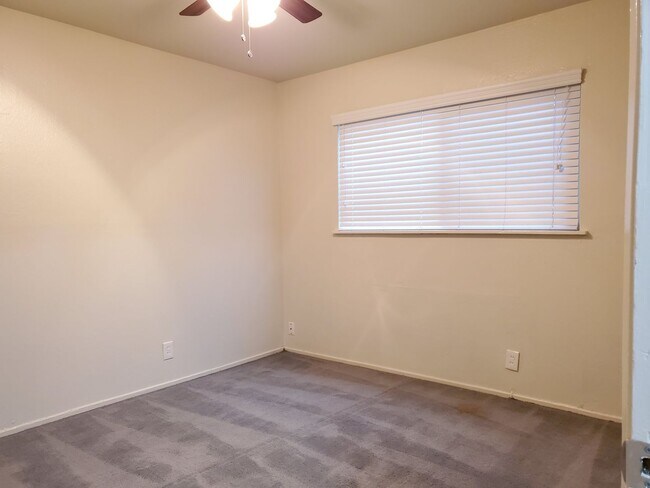 Building Photo - Downstairs Apartment in Great Sunnyvale Location, Renovated Inside, Fresh Paint, New Floors!