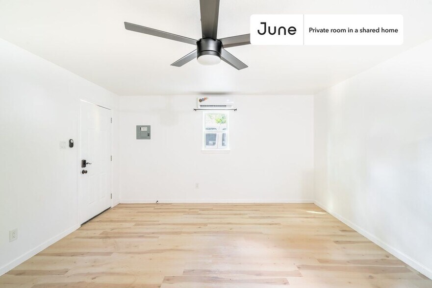 Building Photo - Room in Shared 6 bed/2 bath home