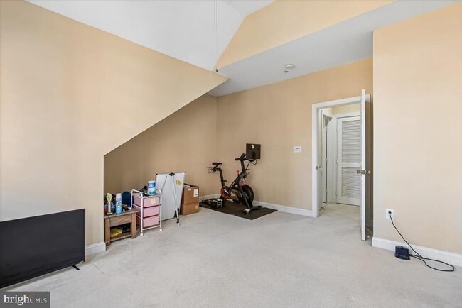 Building Photo - 1053 N Stuart St