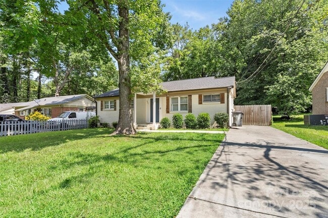 Building Photo - 2521 Dora Dr