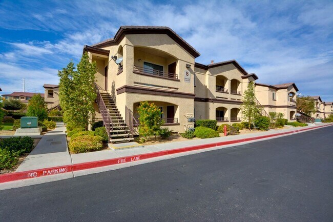 Building Photo - CLEAN, move in ready~GATED and super COMMUNITY!