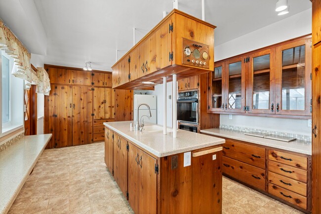 Building Photo - Charming 3 Bedroom 2 Bathroom Home in La M...