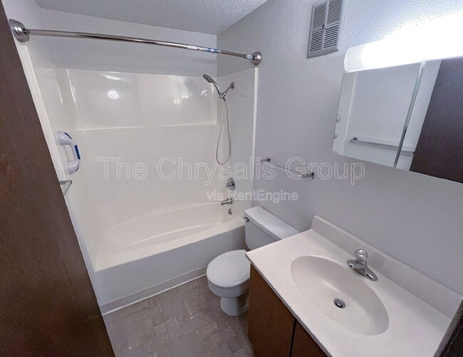 Building Photo - 2-3 3 Michael St