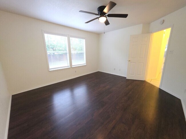 Building Photo - 1600 Hollow Tree Blvd