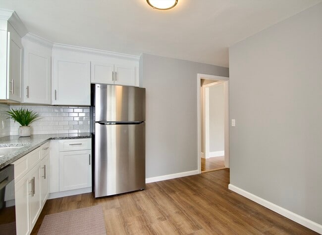 Building Photo - 63 Grandview St