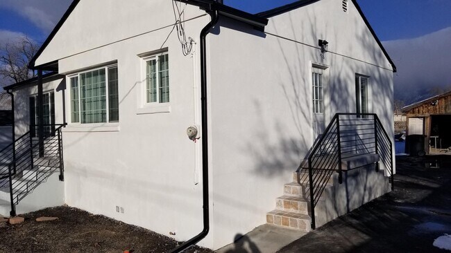 Building Photo - 6527 S Jefferson St