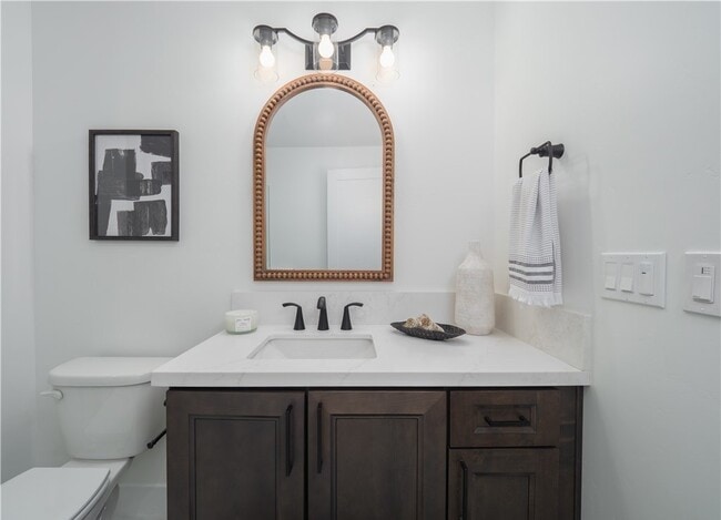 Building Photo - APARTMENT