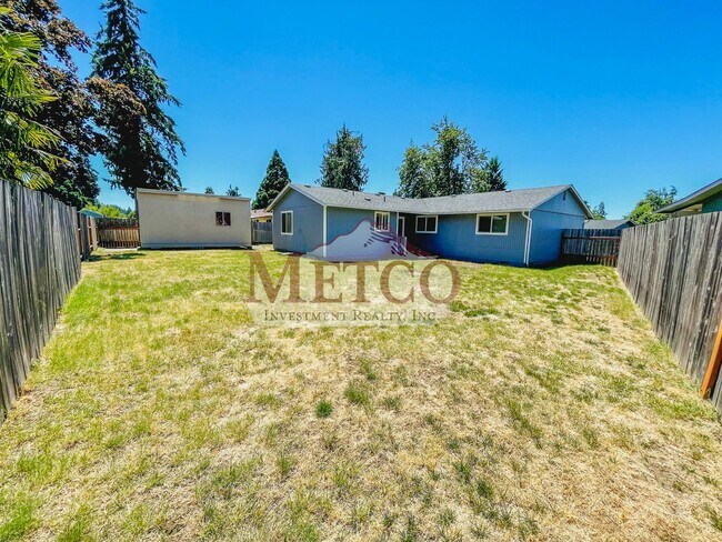 Building Photo - Spacious 4 Bedroom House In Springfield!