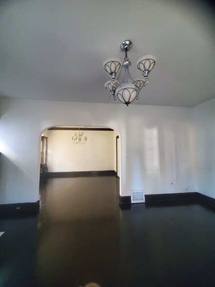 Building Photo - 11806 Farringdon Ave