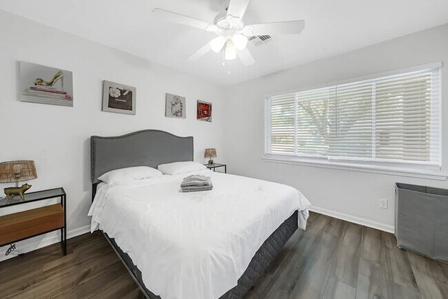 Building Photo - 5474 Imogene St