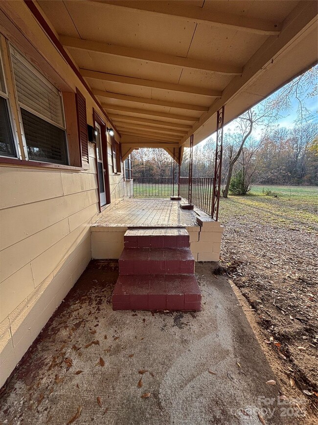 Building Photo - 242 John C Rd