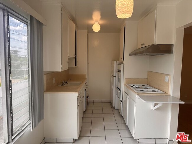 Building Photo - 5411 S Centinela Ave