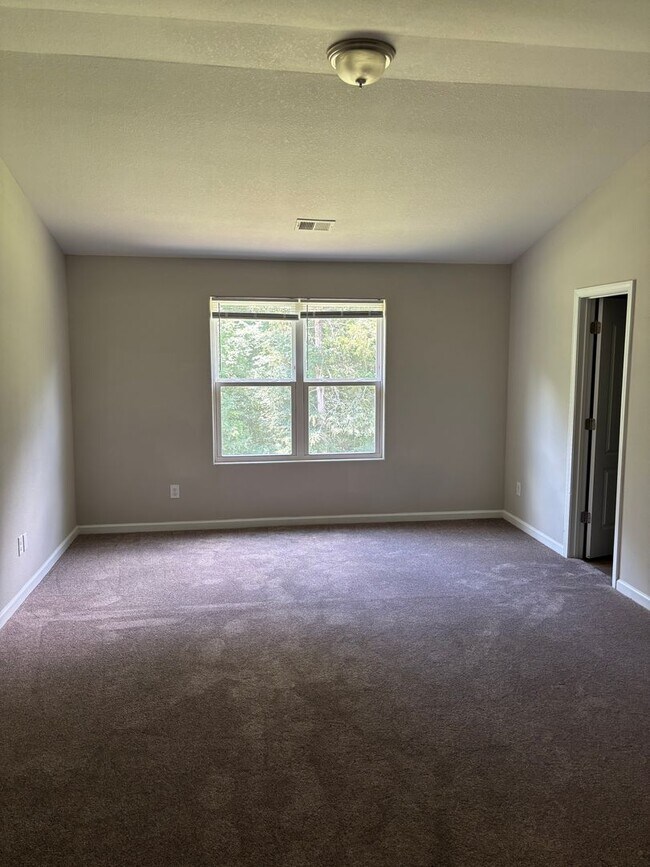 Building Photo - Newly Renovated Four Bedroom Home In North...