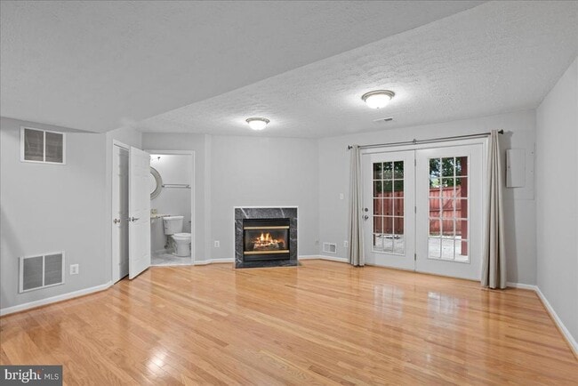 Building Photo - 6350 Regal Oak Dr