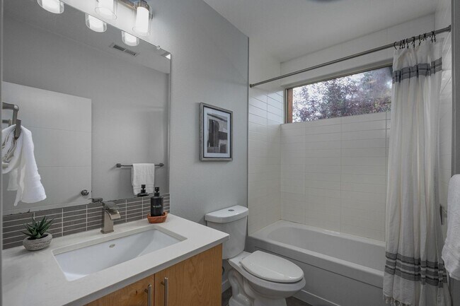 Building Photo - Modern Elegance! Eastmoreland Stunner! Pre...