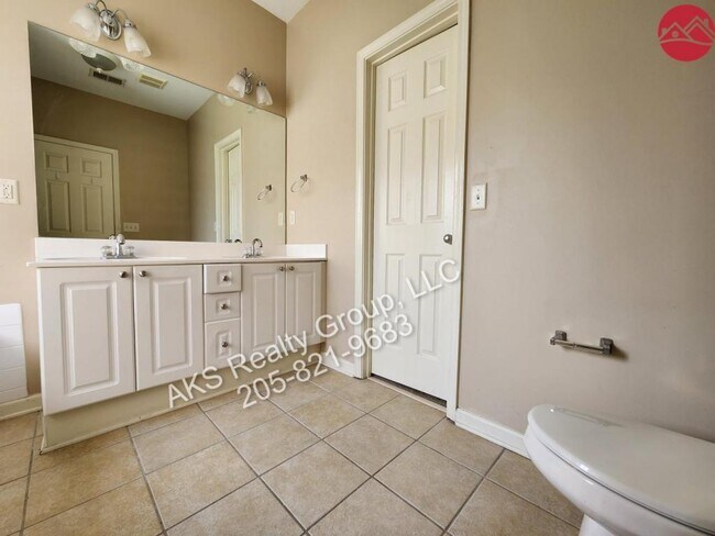 Building Photo - 2045 Forest Lakes Ln
