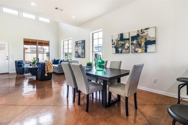 Building Photo - Charming 3-Bedroom Townhome near Lake Tawakoni!