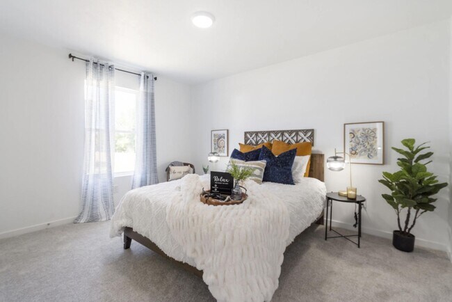 Building Photo - 310 Great Plns St