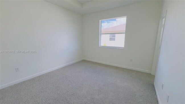 Building Photo - 2621 SE 27th Dr