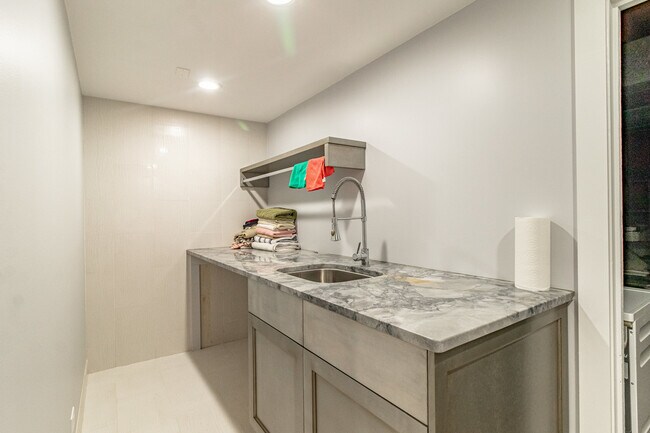 Building Photo - 31 Fox Trail