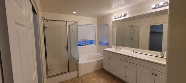 Building Photo - 1262 Garrett Way