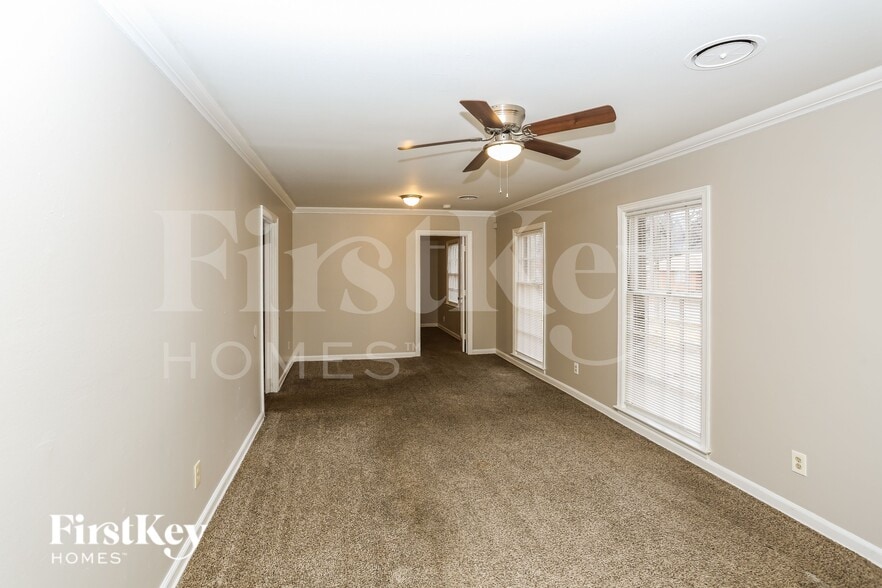 Building Photo - 3900 Hermitage Dr