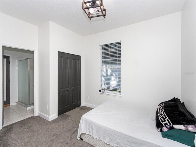 Building Photo - 687 Statenville Ct