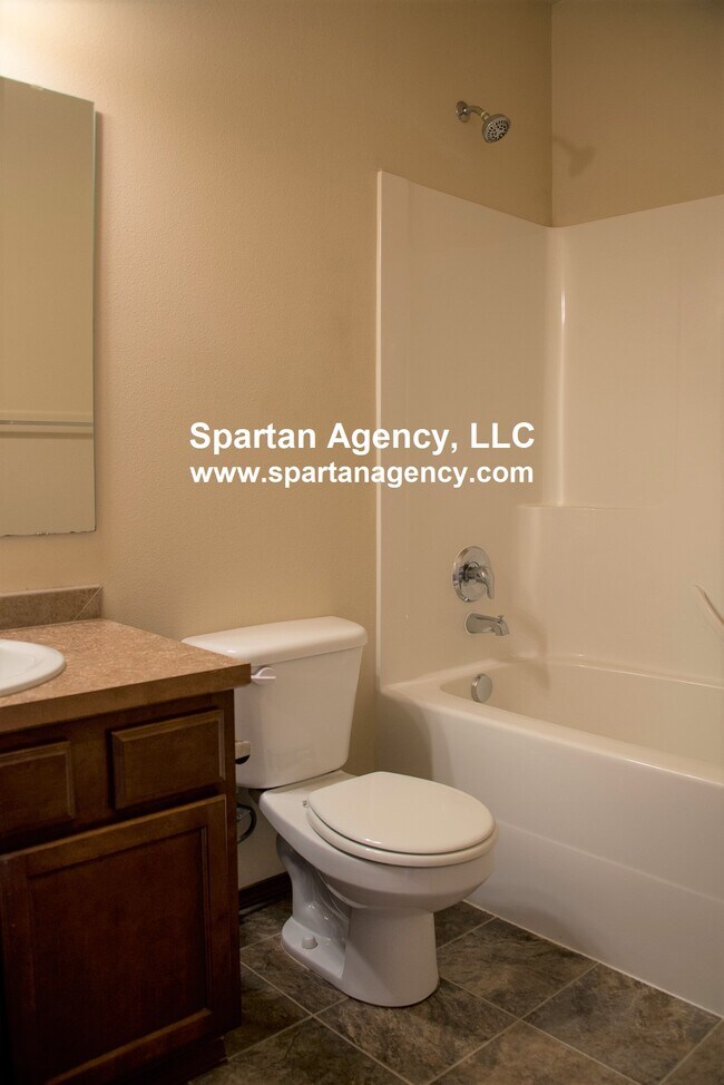 Building Photo - 912 Grinnell Ave SW