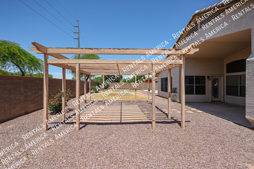 Building Photo - 2276 S Bahama Dr