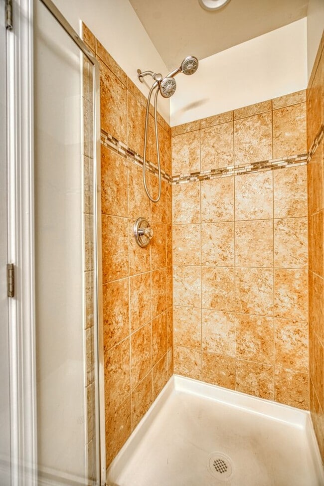 Building Photo - Incredible Home In Gated Community/Simpsonville