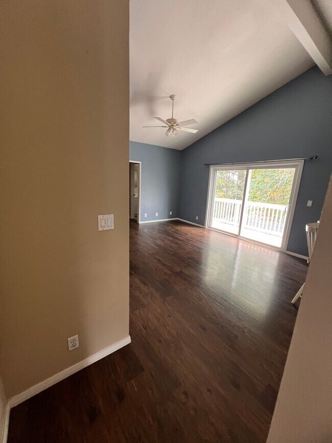 Building Photo - Newbury Park - Three bedroom, bonus room (could be 4th bedroom, 2.5 bathrooms