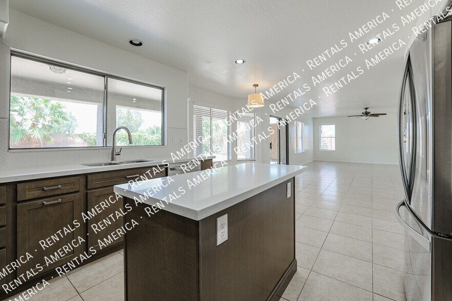 Building Photo - 14844 W Crocus Dr