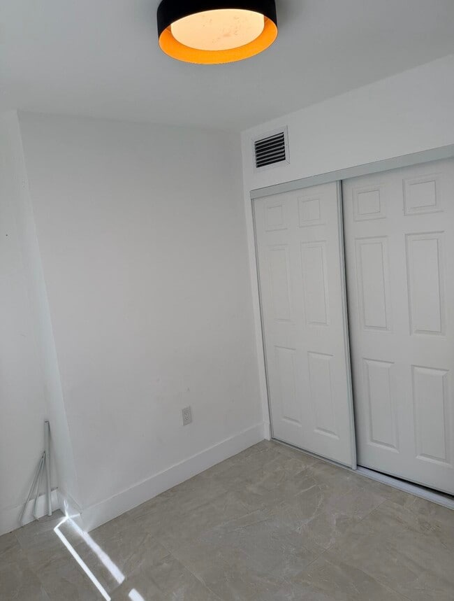 Building Photo - 911 79th Terrace