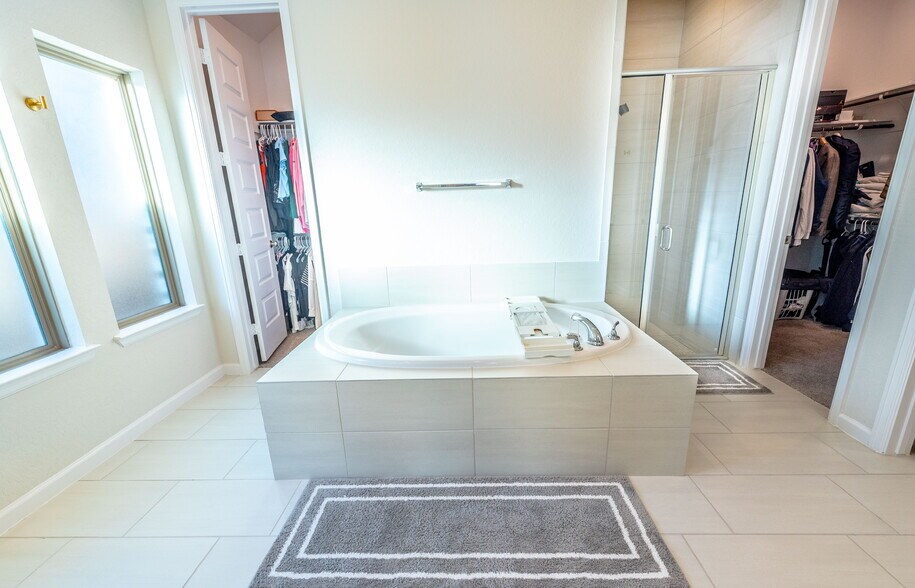 Building Photo - 14336 Apache Wls