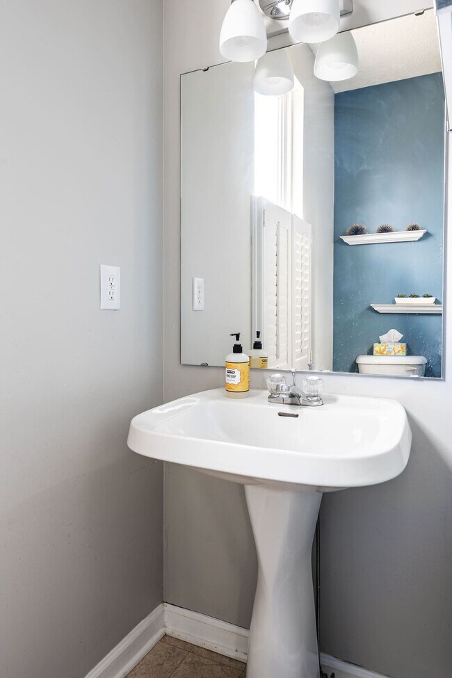 Building Photo - 2318 N New Jersey St